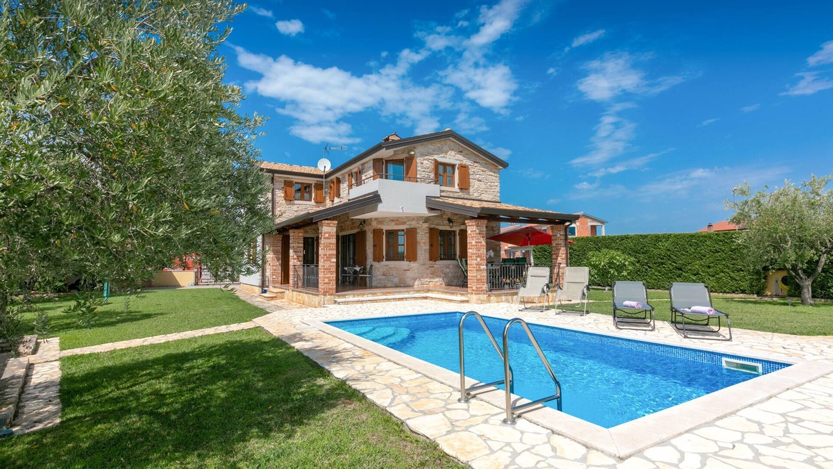 Visnjan Villa | Pool. Sun loungers, 1300m2 garden plot, quiet location, table tennis