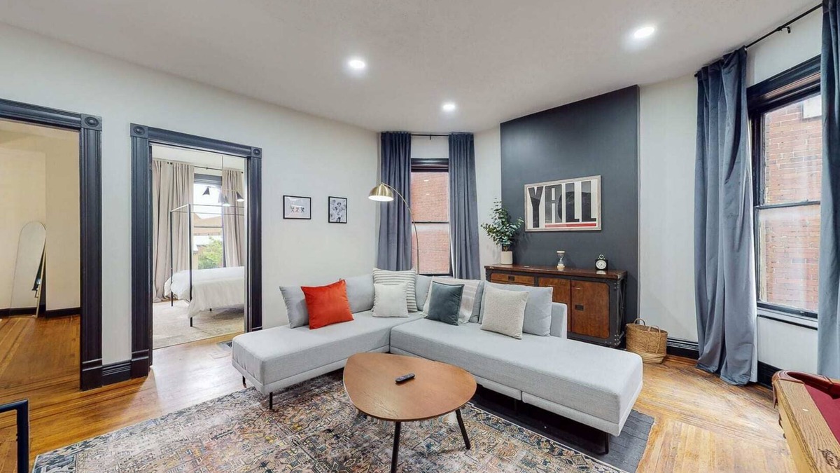 Old Louisville Apartment | Pool Table|King Beds|0.6 miles from UofL|Downtown