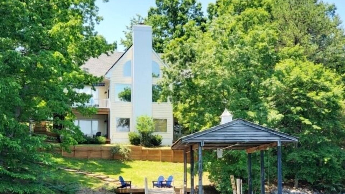 Smith Mountain Lake House | Pool table, Paddle board, Kayak, EZ dock, floater dock, WiFi.