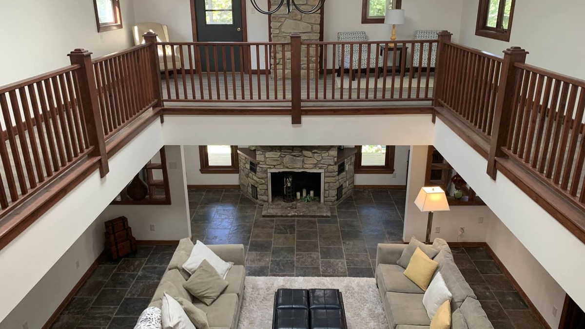 Trafalgar House | Pool Table, Ping Pong, Sleeps 10, Foosball, King Bed, Pond, Grill, Large Kitchen