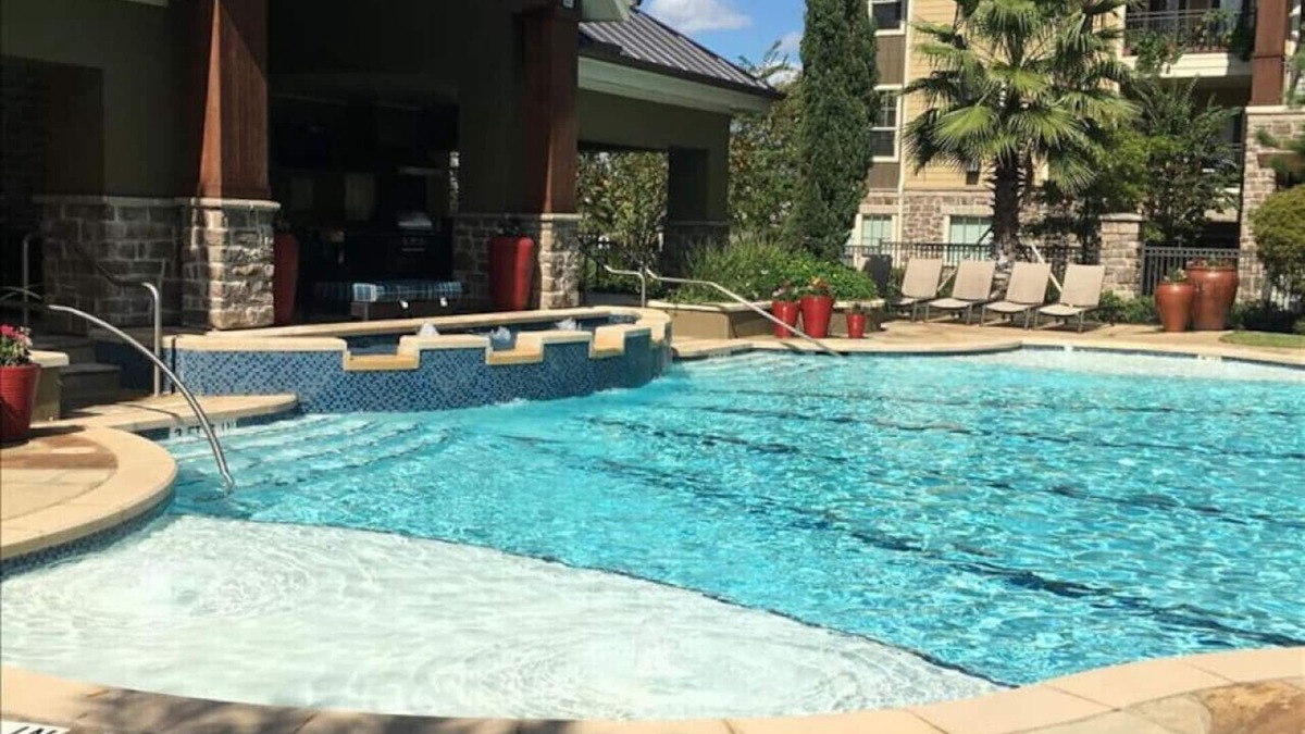 Grogan's Mill Apartment | Pool View 1 Bedroom/1 Bath Condo in The Woodland