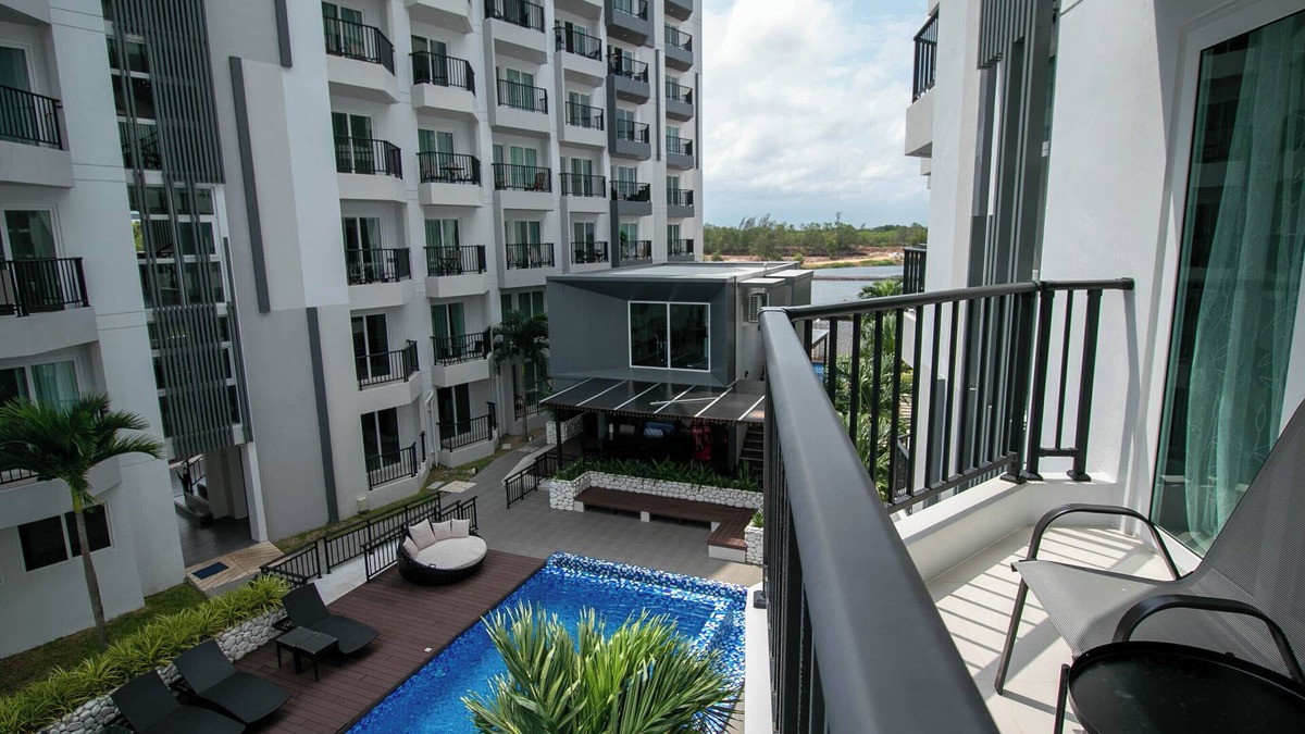 Rayong Condo | Pool view balcony 1 bdrm, modern style w Wi-Fi and AC near the beach