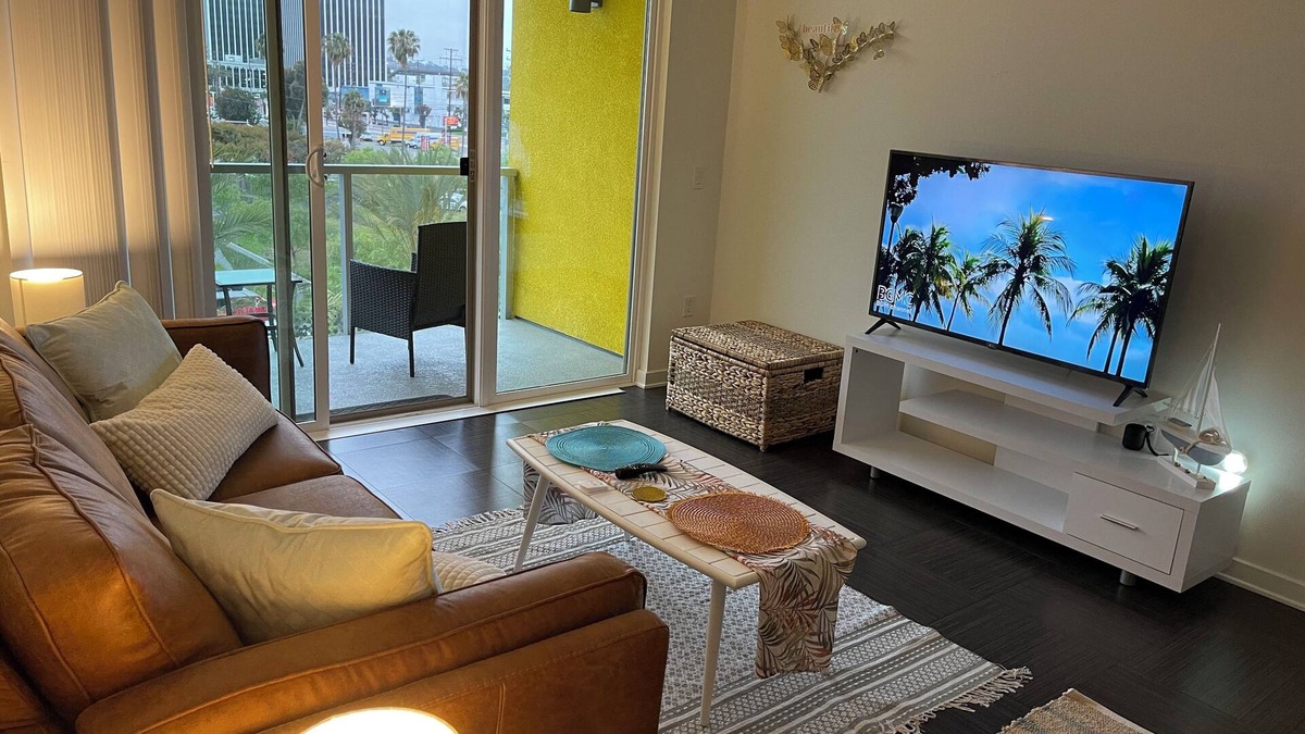 Del Rey Apartment | Pool view breathtaking Studio in heart of Marina Del rey free parking