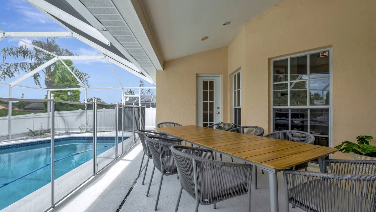 Boyette Springs House | Pool | Waterfront Lake | 12 PPL | Gorgeous