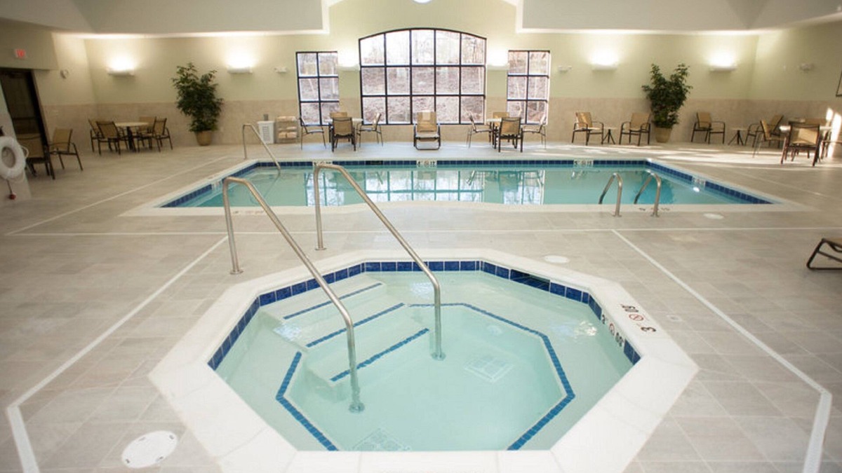 North Wales Condo | Pool & Whirlpool Access