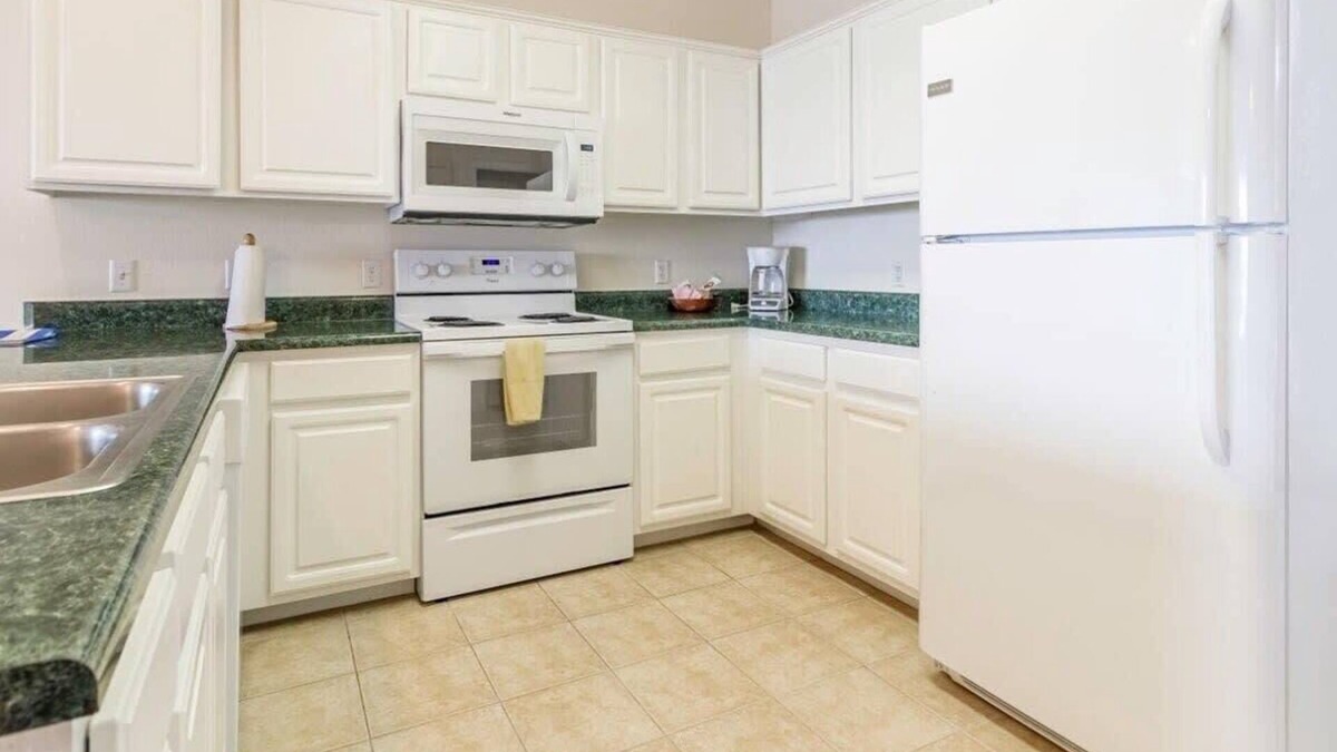 Village of Four Seasons Apartment | Pool | WiFi | Lake Front| Sleeps 6 | MM 13 (632DC)