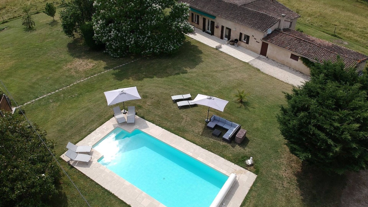 Villefranche-de-Lonchat House | Pool, Wine and wonderful views.