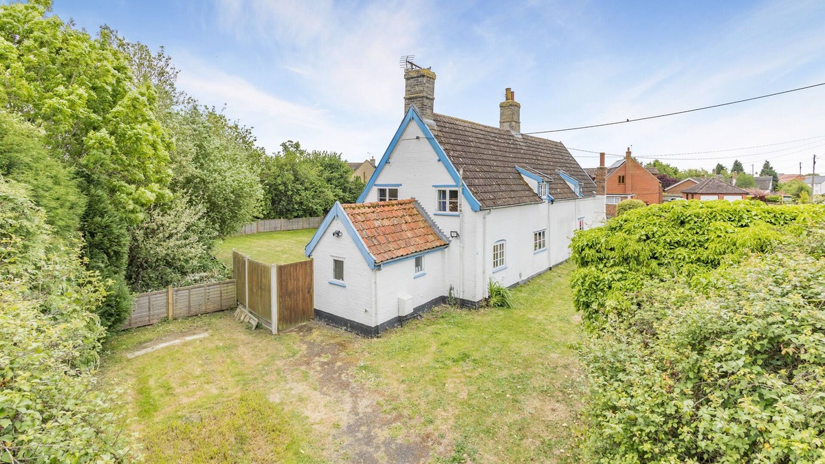 Stowmarket House | Pooles Farm Cottage - Three Bedroom House, Sleeps 4