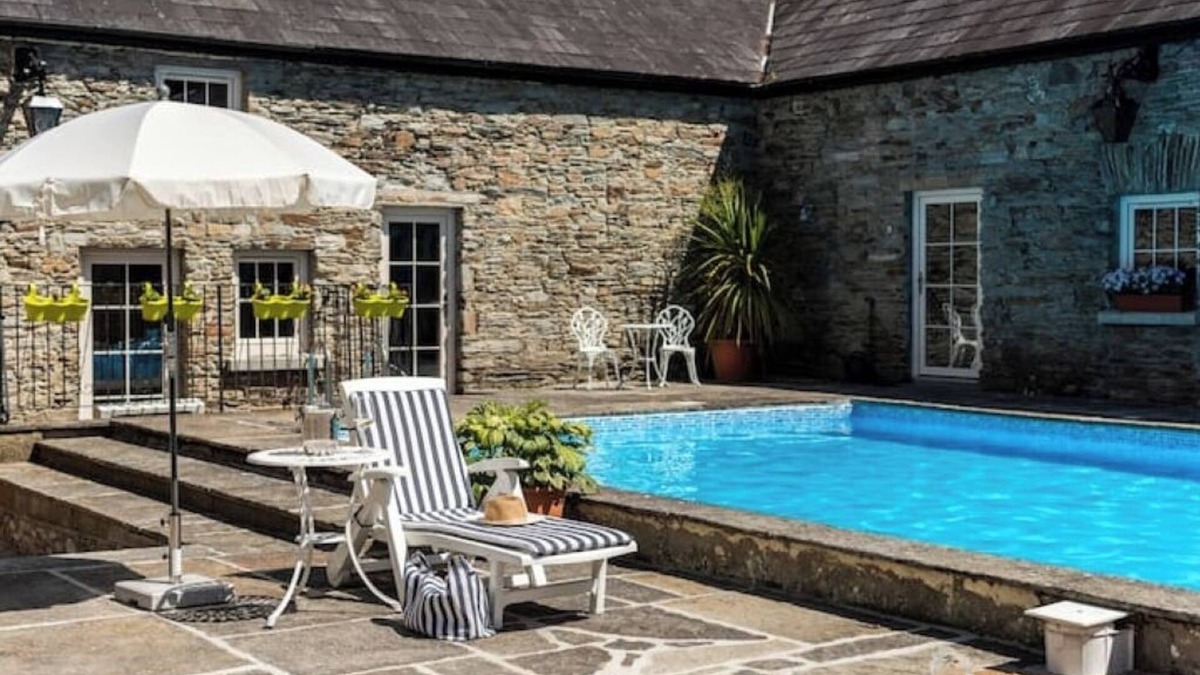 Clonakilty Cottage | Poolside Apartmentnn