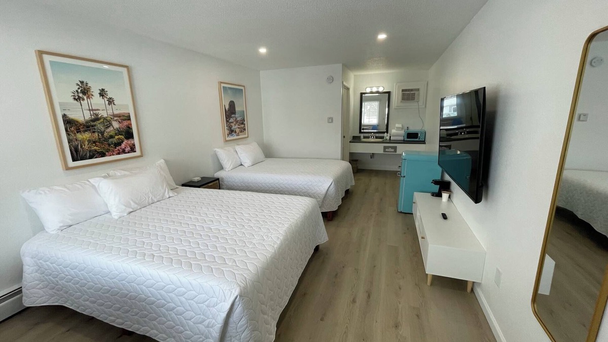 Lake City Apartment | Poolside Double Queen Room (main level)
