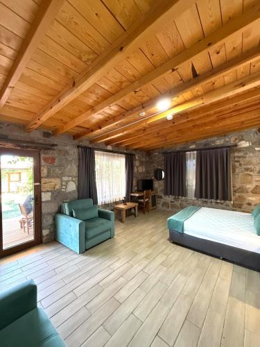 Ayvalik Apartment | Poolside Family Stone Studio and Breakfast Included