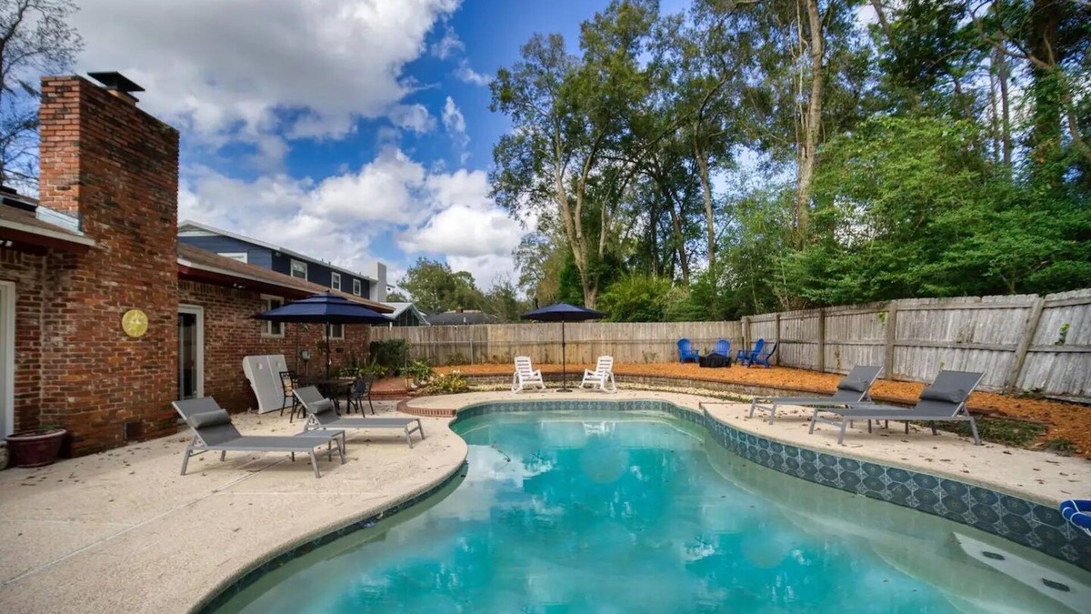 Hyde Park House | Poolside Haven Near Golf Course Sleeps 12