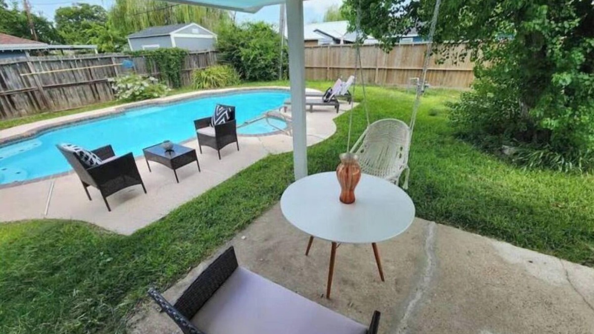Houston House | Poolside Oasis