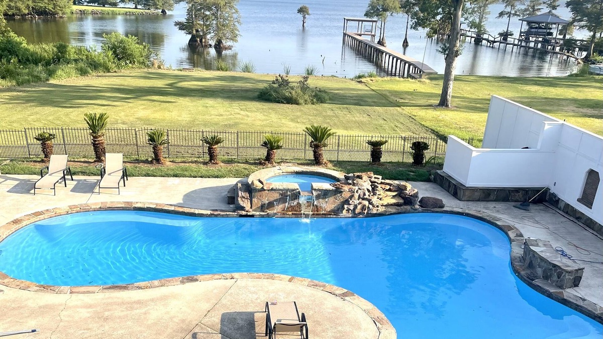Lake View House | Poolside Paradise on Cross Lake