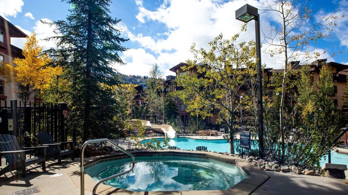 Salt Lake Mountain Resorts Condo | Poolside Pines Suite by Cottonwood Lodging