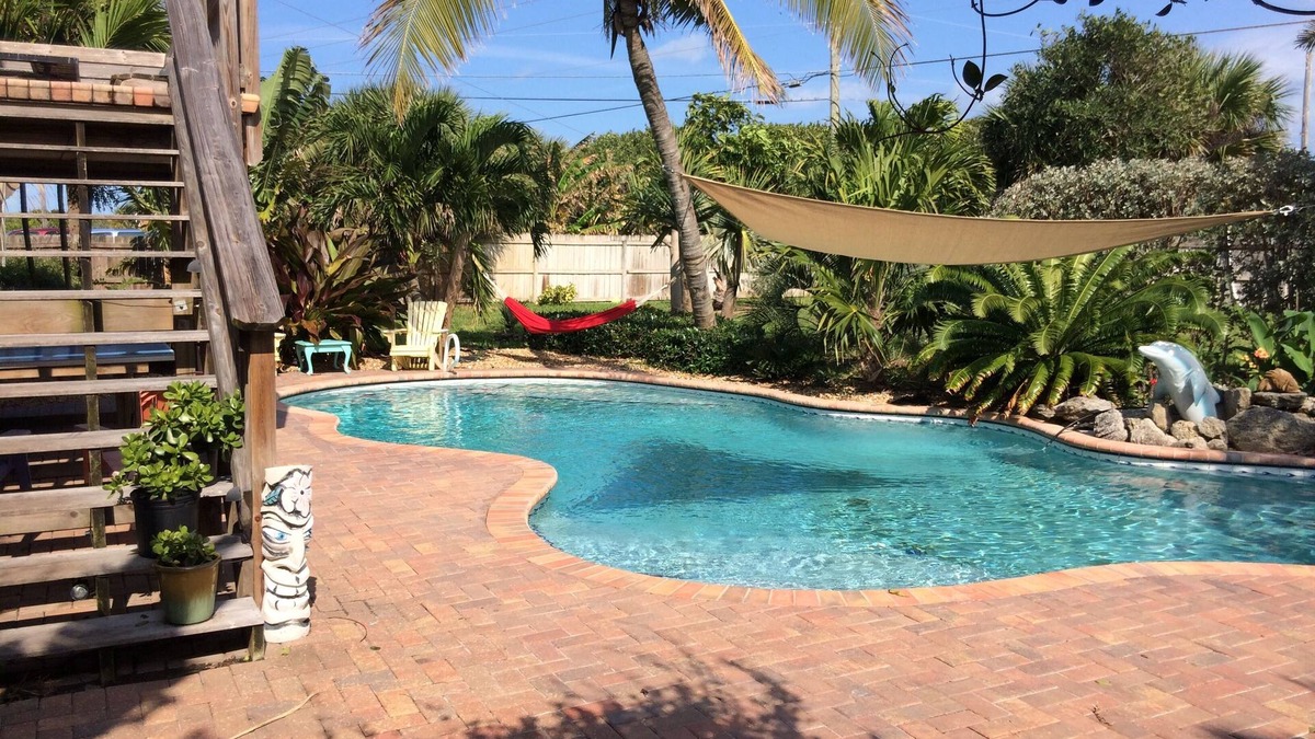 Dune Crest House | Poolside Retreat 100 steps to the OCEAN Pet Friendly NO SMOKING