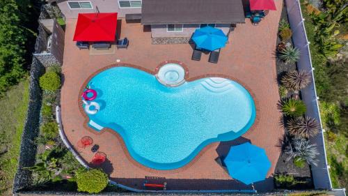 Loma Alta House | Poolside Retreat with Spa, Game Room, and Mini Golf