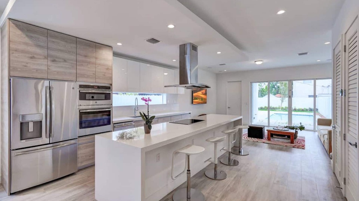 Coral Way House | Poolside Sanctuary 4B/4B – Last Minute Booking Sale!