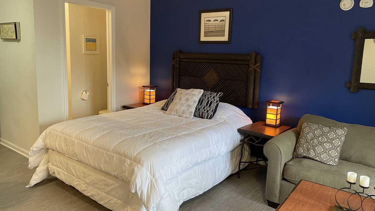 Lake George Resort | Poolside Suite on Lake George