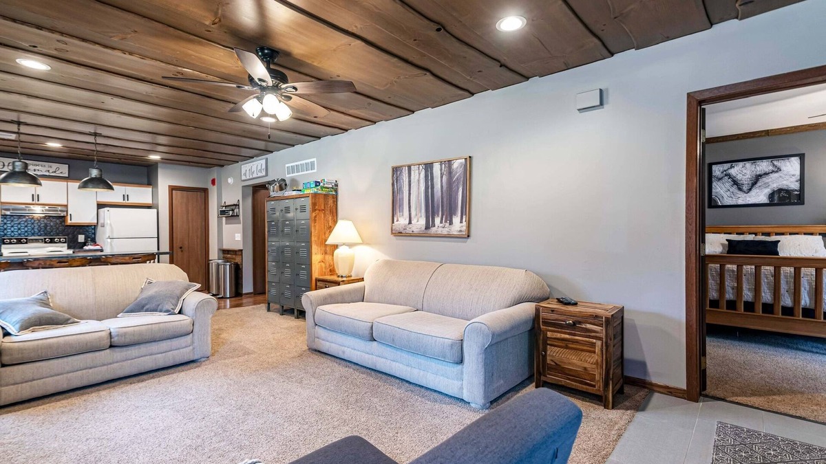 Lake Delton Villa | Poolside Villa on Lake Delton