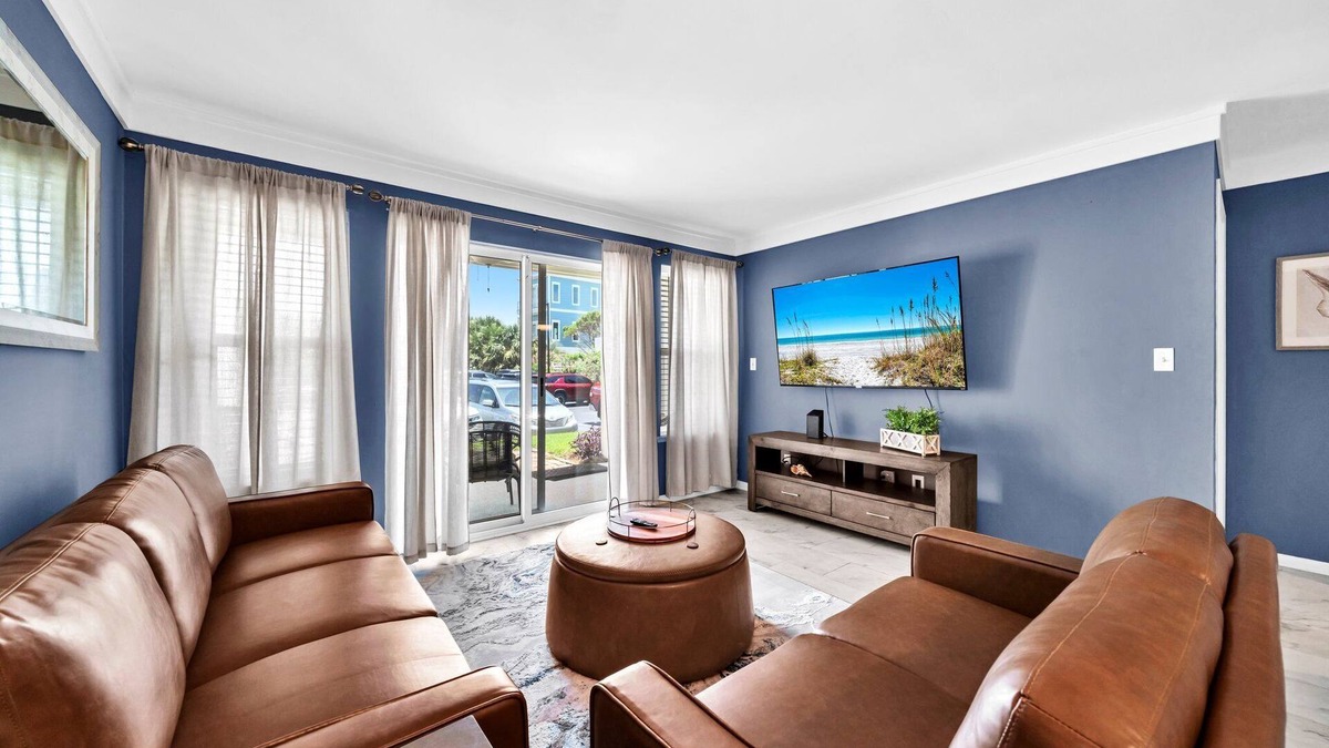 Holiday Isle Condo | Poolside Villas 104 near beach sleeps 5