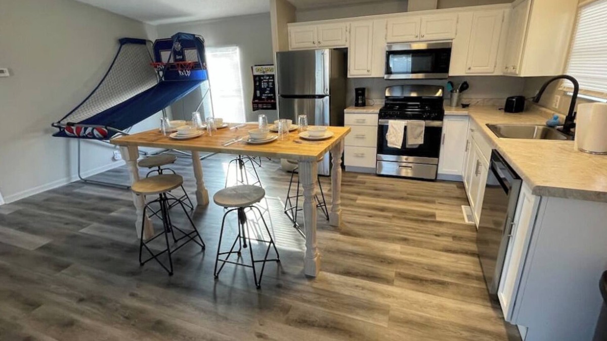 Norwalk House | Pop A Shot Game/Cedar Pt/Kalahari/Summit Race/Sports park