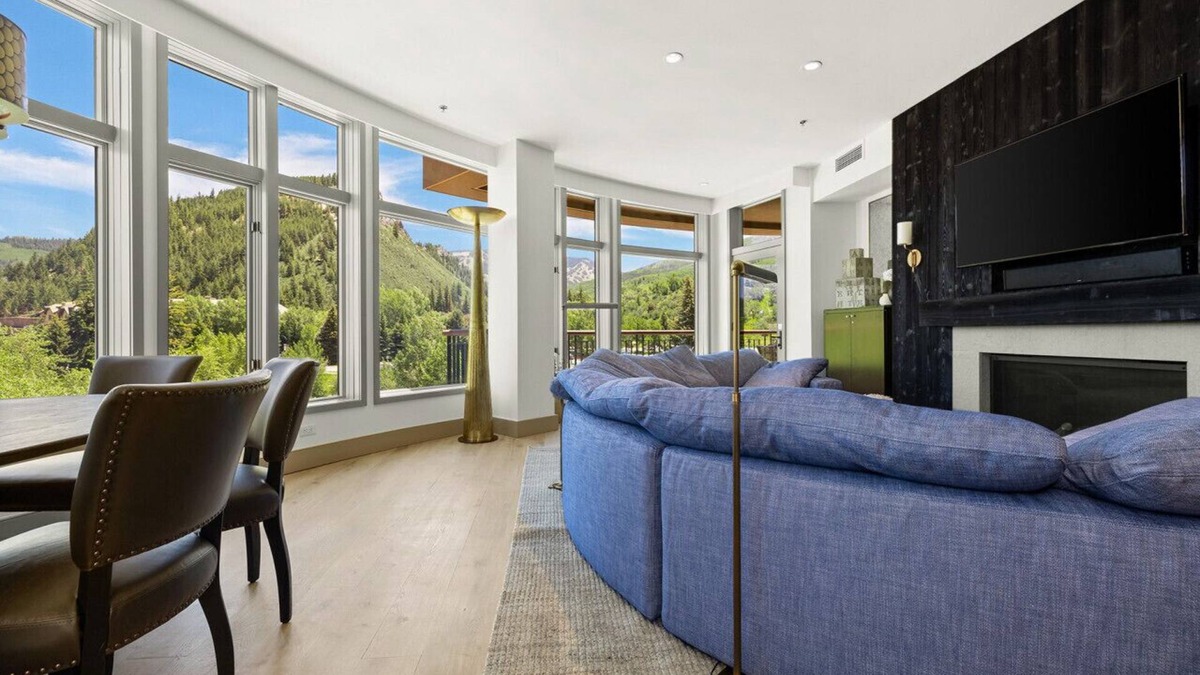 Avon Condo | Pop Art Villa Riverfront | Panorama Residence 2B