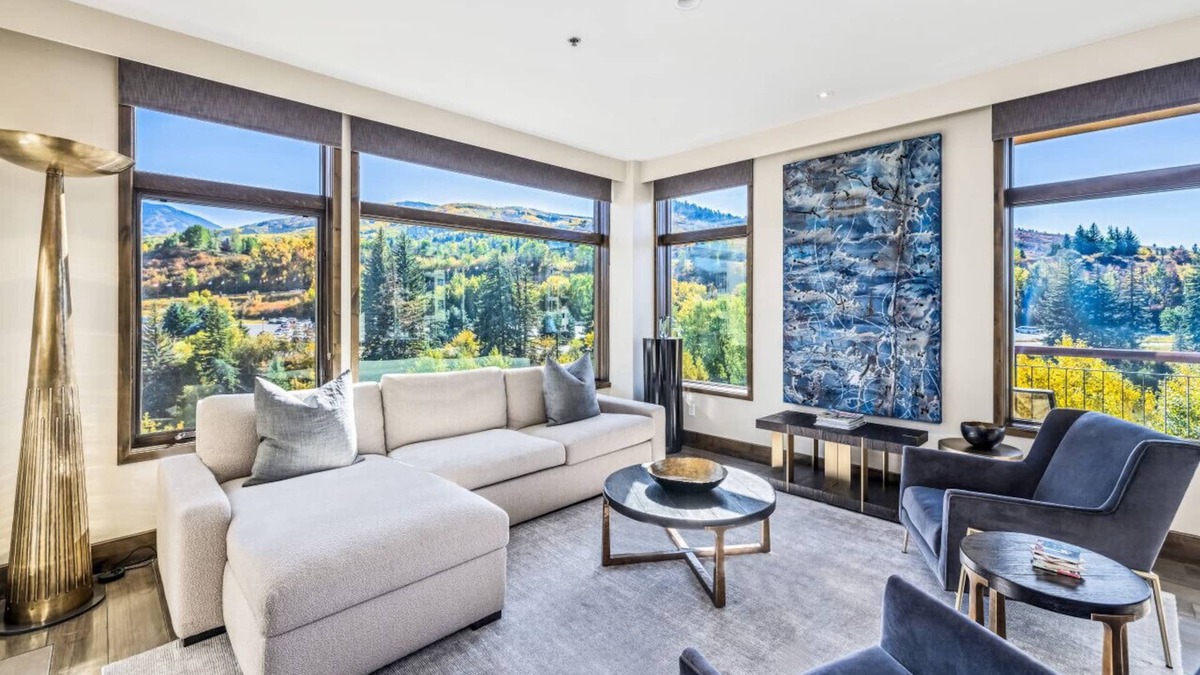 Avon Condo | Pop Art Villa Riverfront | Riverside Residence 2B