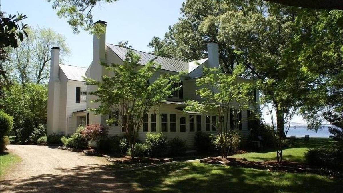 White Stone House | 'Pop Castle' Historic Gem on the Rappahannock River
