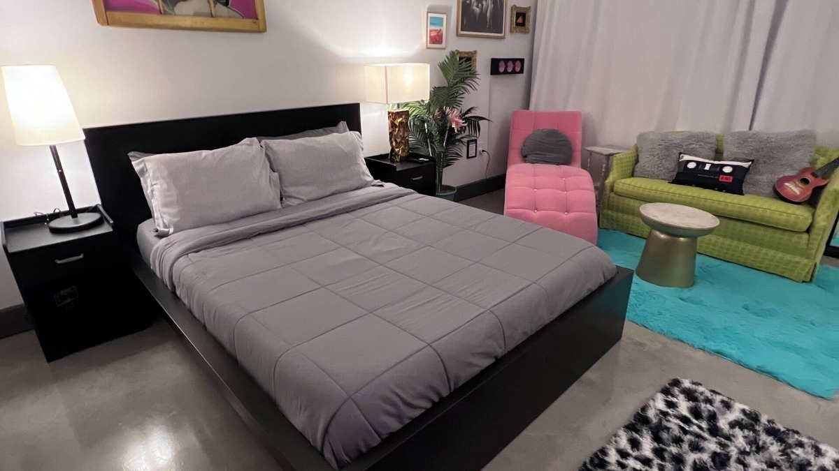 Bearss Plaza Hotel | Pop Culture Luxury Suite Tampa