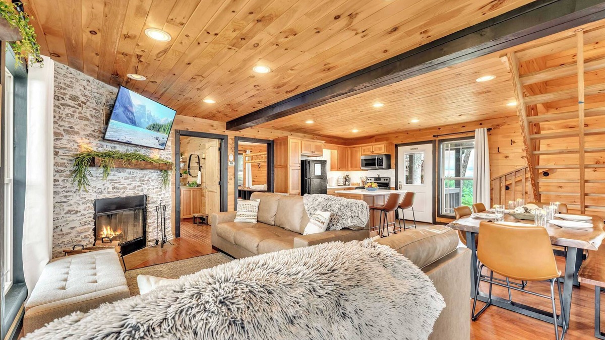 Bryant Cabin | Pop & Granny's cabin with a fire pit, hot tub, & indoor pool!