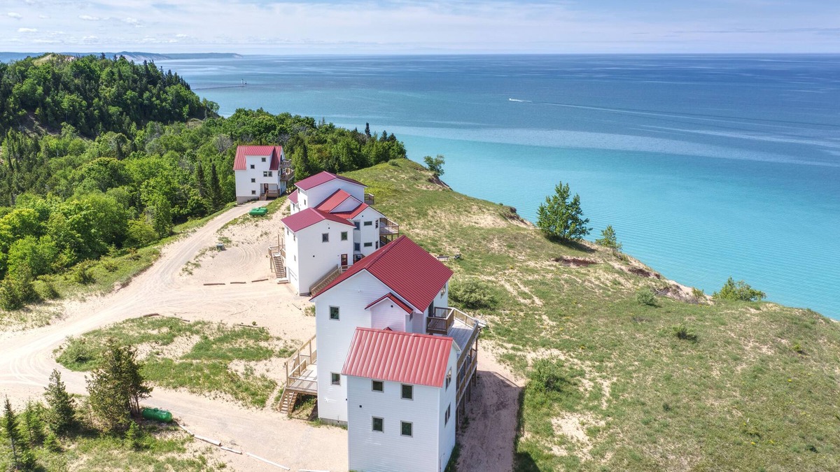 Frankfort House | Poplar at Lake Bluff Preserve-Spectacular Lake Michigan Views-Sleeps 8