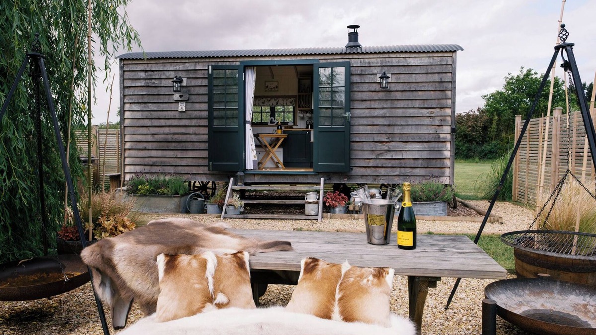 Redmile Cottage | POPPIE'S SHEPHERDS HUT AT SHEPHERDS LODGE RETREAT AND WELLNESS in Redmile