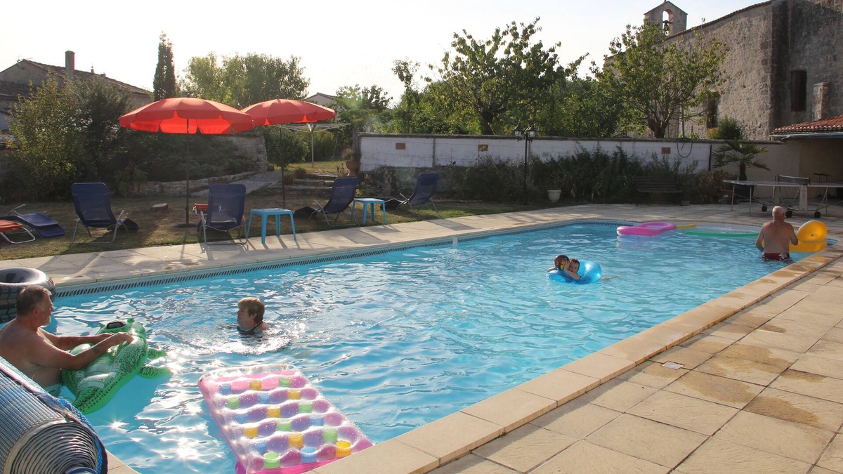 Le Gicq House | Poppies lovely Charentaise Property. wifi, swimming pool .