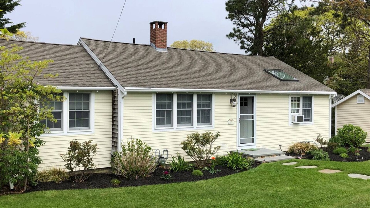 Popponesset Cottage | Popponesset-3 Bed, 1 bath, Sleeps 6, A/C, outdoor shower. Walk to Bluff beach