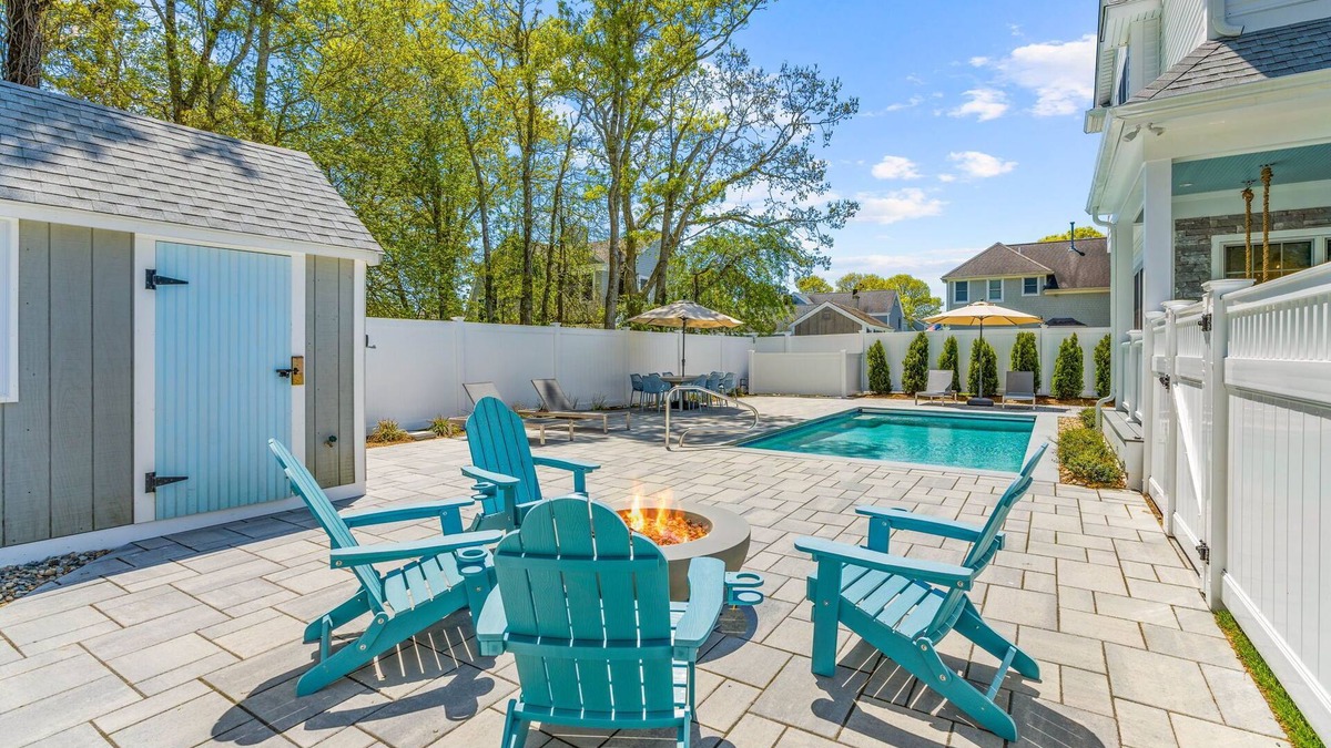 Popponesset House | Popponesset-3-bedrooms, 3.5 baths, sleeps 6, A/C, Pool, Firepit,