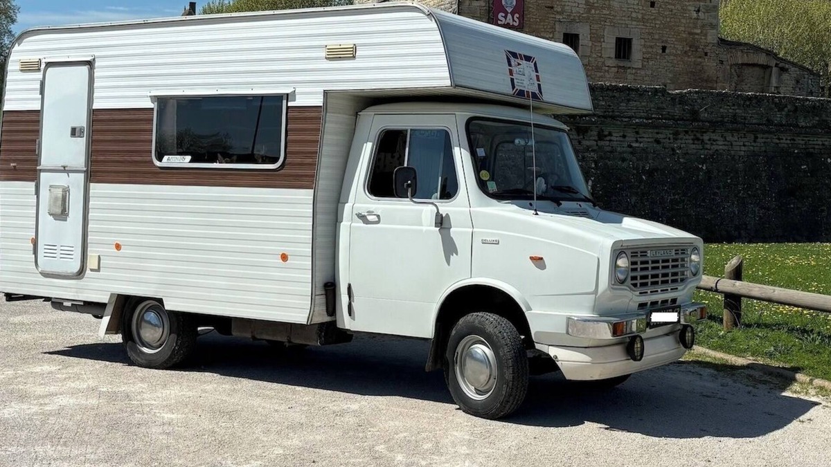 Romenay House | Poppy, overnight stay in a vintage motorhome with all mod cons
