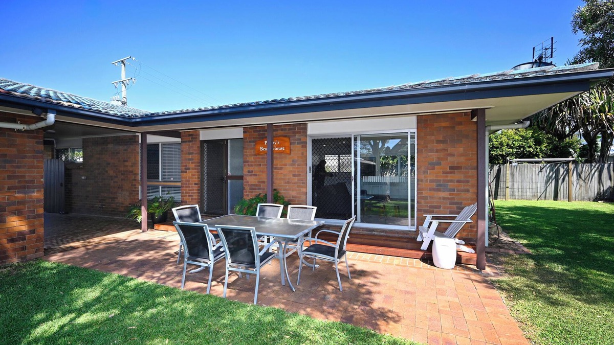 Warana House | Poppy's Beach House - Absolute Beachfront