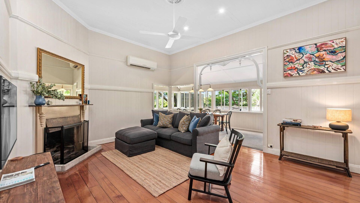 Bardon House | Poppy's Place! 4Bed/1Bath/2Car/Views/House ~ Bardon
