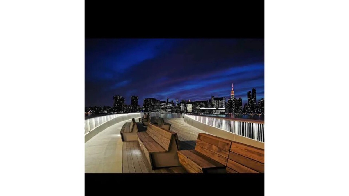 Hunters Point Apartment | Popular L.I.C Apartment - 1 stop from Manhattan
