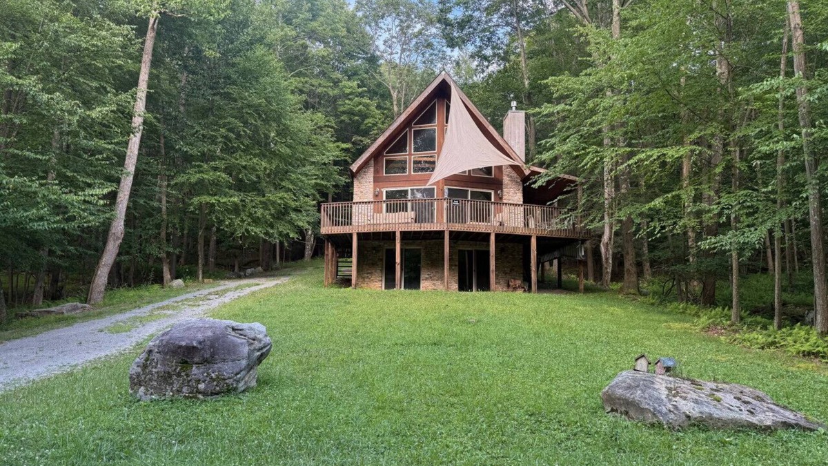 Alpine Lake Apartment | Porch Paradise: Lake Access, Pet-Friendly, and Ultimate Family Fun – Sleeps 13!