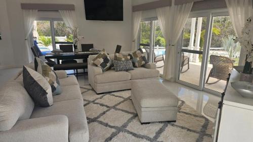 Rainbow Bay Villa | Porpoise Paradise Luxury Villa