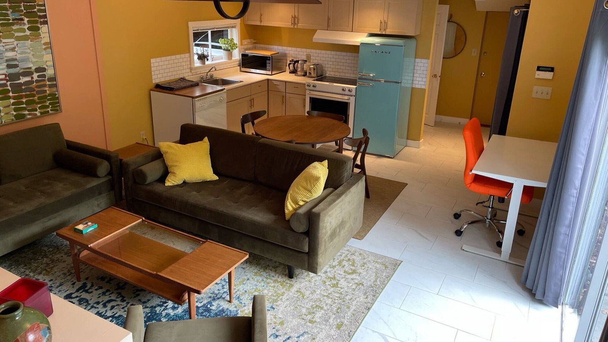 North Saanich Apartment | Porpoise Point: private 2 bedroom mid-century modern suite @ seaside sanctuary