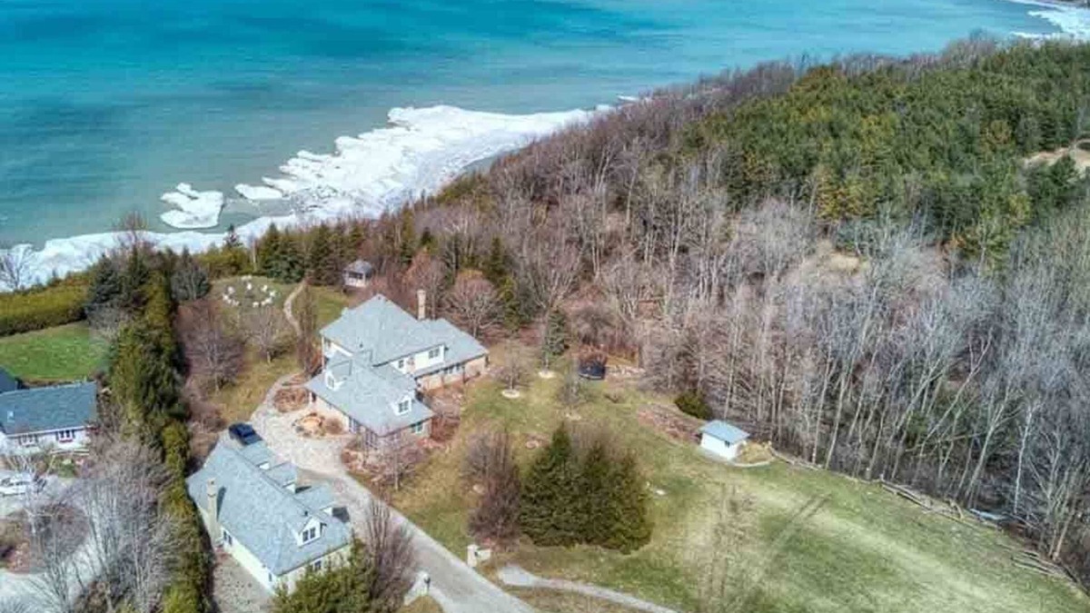 Ashfield-Colborne-Wawanosh Cottage | Port Albert Lake Estate - Luxury 5Br Lake Huron Waterfront Cottage