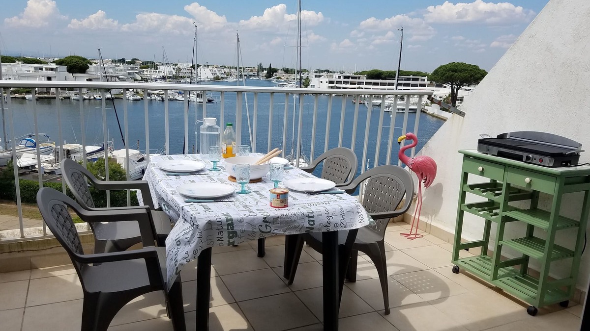 Le Grau-Du-Roi Apartment | Port camargue port view