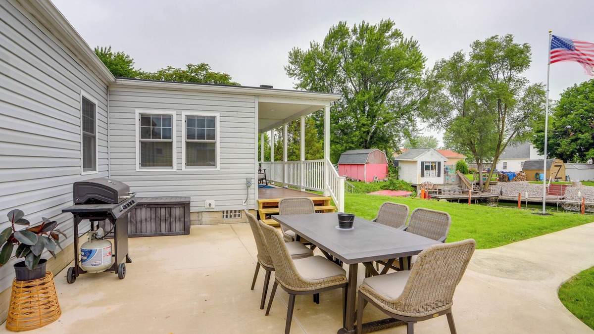 Port Clinton Cottage | Port Clinton Vacation Rental w/Boat Dock & Grill!