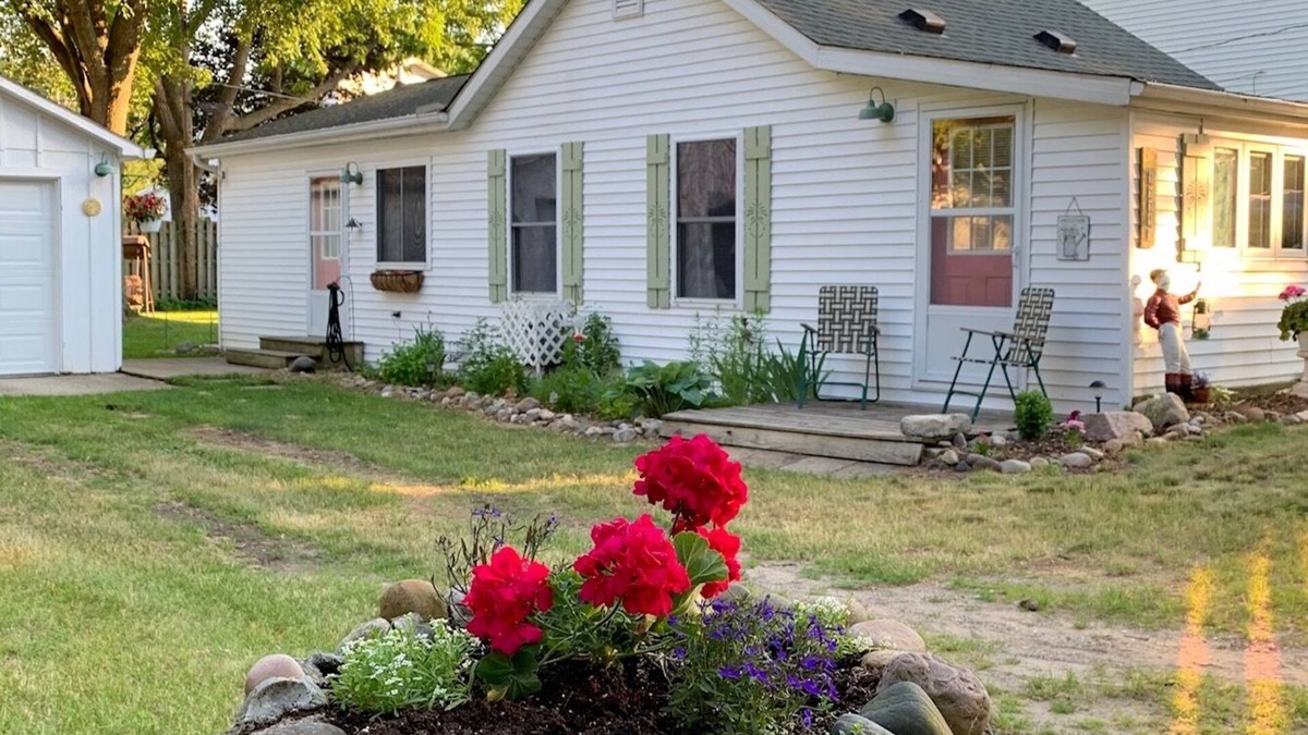 Jeddo Cottage | Port Huron/Lexington- Lake Huron- Family "memories" at the lake