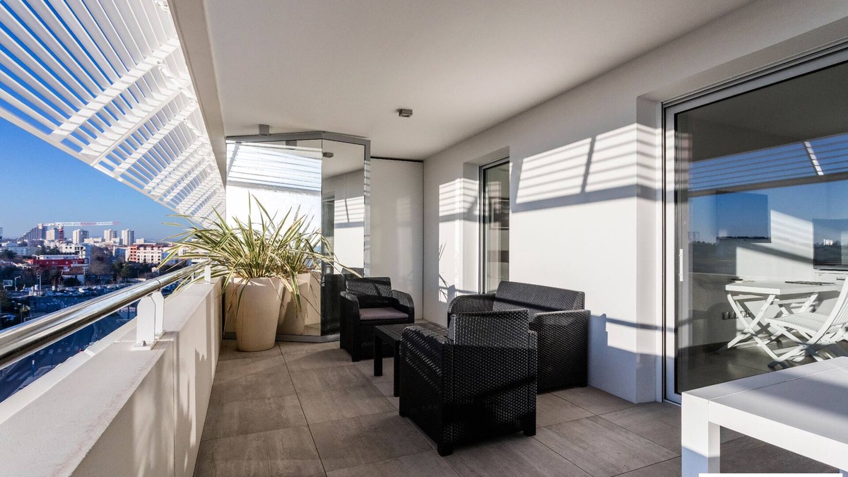 Aiguerelles Apartment | Port Marianne/New Town Hall: terrace, air conditioning, elevator & garage