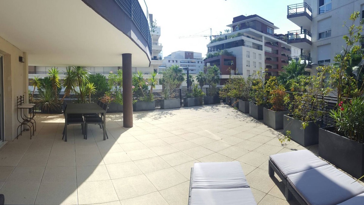 Port Marianne Apartment | Port Marianne, T2 53m², terrace 111m², parking, town center and beach 15 min away