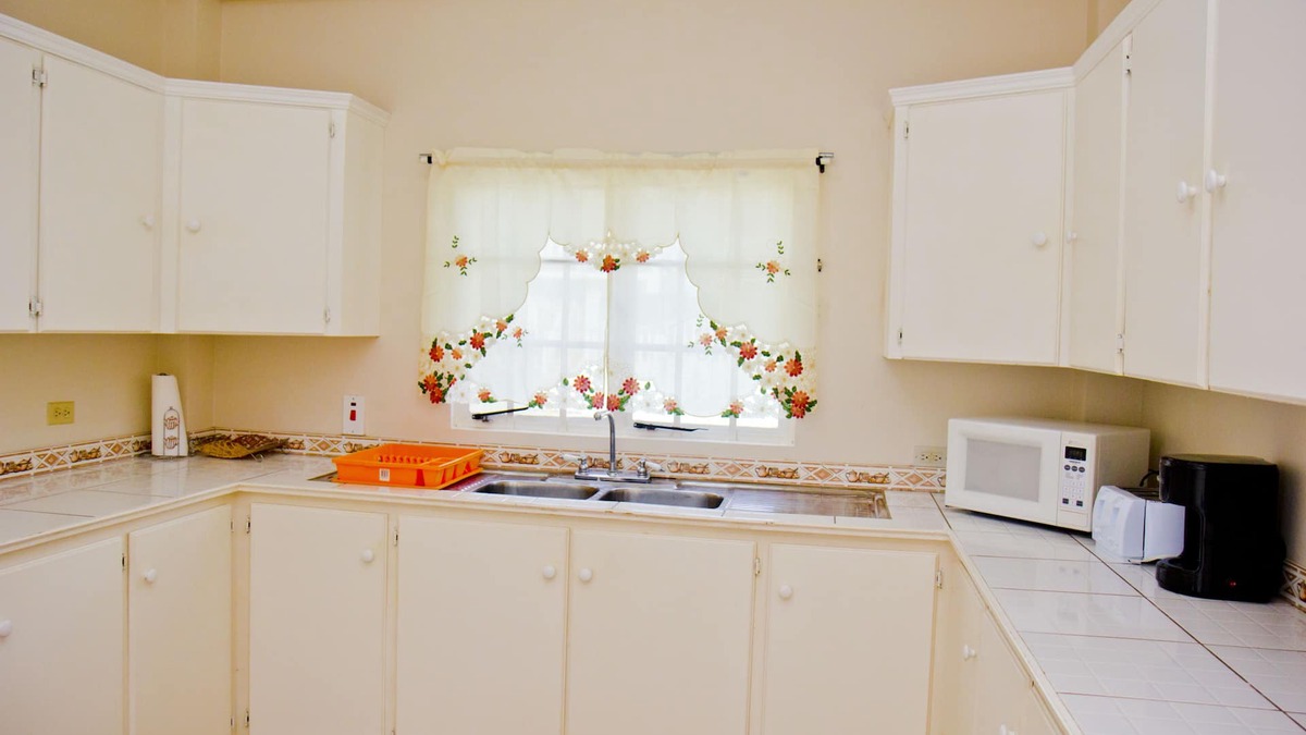 Piarco Apartment | Port of Spain Breezy Guest Apartment